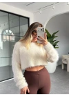 BEYAZ YUMUŞACIK DOKULU CROP KAZAK