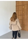 CAMEL DÜĞMELİ MANŞET DETAY KUŞAKLI KISA TRENÇKOT