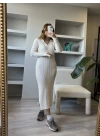 Ekru Polo Yaka İki Yanı Yırtmaçlı Kol Evi Yırtmaç Detaylı Triko Elbise