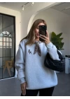 GRİ NAKIŞLI FULAR DETAYLI SWEATSHİRT