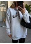 GRİ NAKIŞLI FULAR DETAYLI SWEATSHİRT