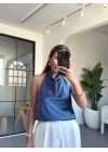 İNDİGO SATEN HALTER YAKA SIRTI AÇIK BLUZ