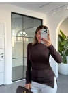 KAHVE KAYIK YAKA ASİMETRİK BLUZ