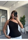 KAHVE TEK OMUZ GOLD AKSESUARLI BLUZ