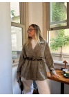 KAHVERENGİ KEMERLİ EKOSE TRENÇ