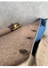 KARAMEL BALIK SIRTI DÜĞMELİ UZUN KABAN