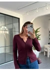 KOYU BORDO DİLVİN DÜĞME DETAYLI BLUZ