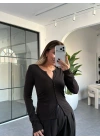 KOYU KAHVE DİLVİN DÜĞME DETAYLI BLUZ