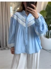 MAVİ DANTEL DETAY GÖMLEK