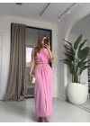 PEMBE BROŞ DETAY ELBİSE