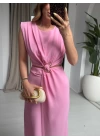 PEMBE BROŞ DETAY ELBİSE