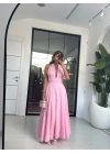 PEMBE DEKOLTE DETAY ASKILI ELBİSE