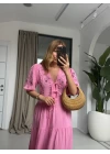 PEMBE NAKIŞLI BAĞLAMALI ELBİSE