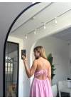 PEMBE V YAKA LASTİK DETAYLI KUPLU ELBİSE