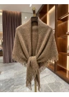 PÜSKÜLLÜ CAMEL ÜÇGEN İÇTEN GEÇMELİ ŞAL