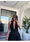 SİYAH DEKOLTE DETAY ASKILI ELBİSE