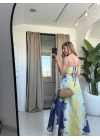SARI MAVİ SIRT DETAY ÇİÇEK DESEN ELBİSE