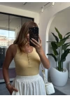 SARI ÖNDEN DÜĞMELİ BLUZ