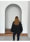 SİYAH DÜĞMELİ MANŞET DETAY KUŞAKLI KISA TRENÇKOT
