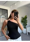 SİYAH TEK OMUZ AKSESUARLI BLUZ