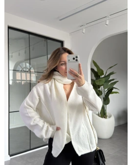 BEYAZ ŞAL DETAYLI YUMUŞACIK DOKUDA HIRKA