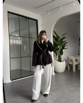 SİYAH KENAR DİKİŞLİ YÜN DOKULU CEKET