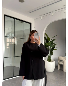 SİYAH ÜÇ DÜĞMELİ KUŞAKLI CEKET