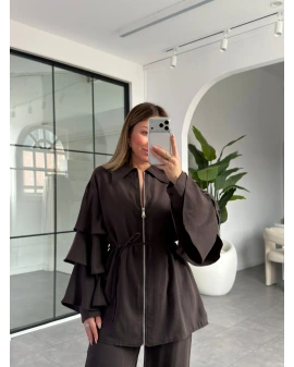 KAHVERENGİ KOLLARI VOLANLI BLUZ PANTOLON TAKIM