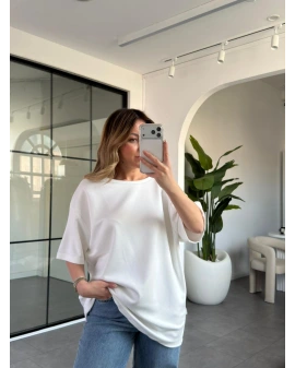 BEYAZ SIRTI V DANTELLİ T-SHİRT