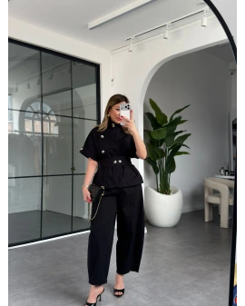 SİYAH DİK YAKA DÜĞMELİ BLUZ TAKIM