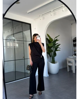 SİYAH OMZU VATKALI BROŞLU TAKIM