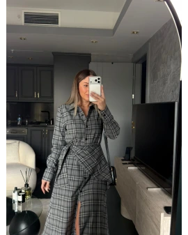 ANTRASİT SİYAH PELERİN DETAY EKOSE ELBİSE