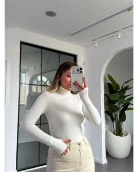 BEYAZ BALIKÇI YAKA PARMAK GEÇİRMELİ BLUZ