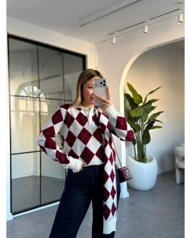 BEYAZ POLO YAKA ATKILI TRİKO KAZAK