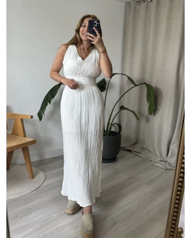 Beyaz V Yaka Yırtmaç Detaylı Elbise