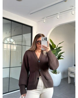 KAHVE ÜÇ DÜĞMELİ TRİKO HIRKA