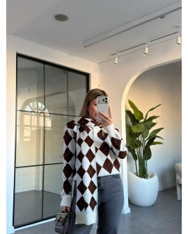 KAHVERENGİ POLO YAKA ATKILI TRİKO KAZAK