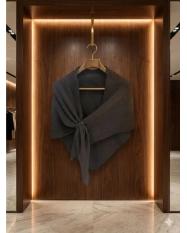 KAHVERENGİ ÜÇGEN İÇTEN GEÇMELİ TRİKO ŞAL