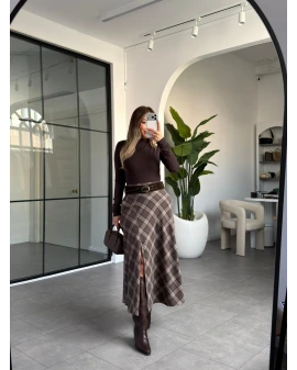 KAHVERENGİ YIRTMAÇ DETAY KEMERLİ EKOSE ETEK