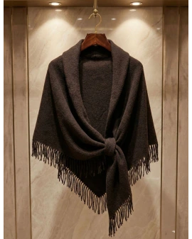 PÜSKÜLLÜ ACI KAHVE ÜÇGEN İÇTEN GEÇMELİ ŞAL