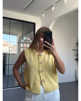 SARI SALYANGOZ DÜĞME DETAYLI TRİKO YELEK