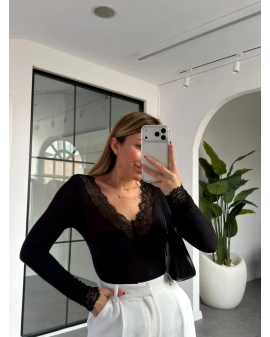 SİYAH DANTELLİ KAŞMİR BLUZ