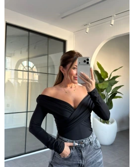 SİYAH DEKOLTE DETAY BODYSUİT