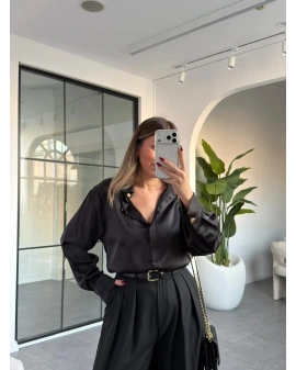 SİYAH GOLD DÜĞME DETAY SATEN GÖMLEK