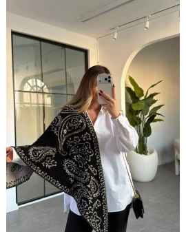 SİYAH BEYAZ YUMUŞAK DOKULU ÜÇGEN ŞAL