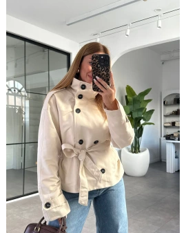 TAŞ DİK YAKA DÜĞMELİ KISA TRENÇKOT