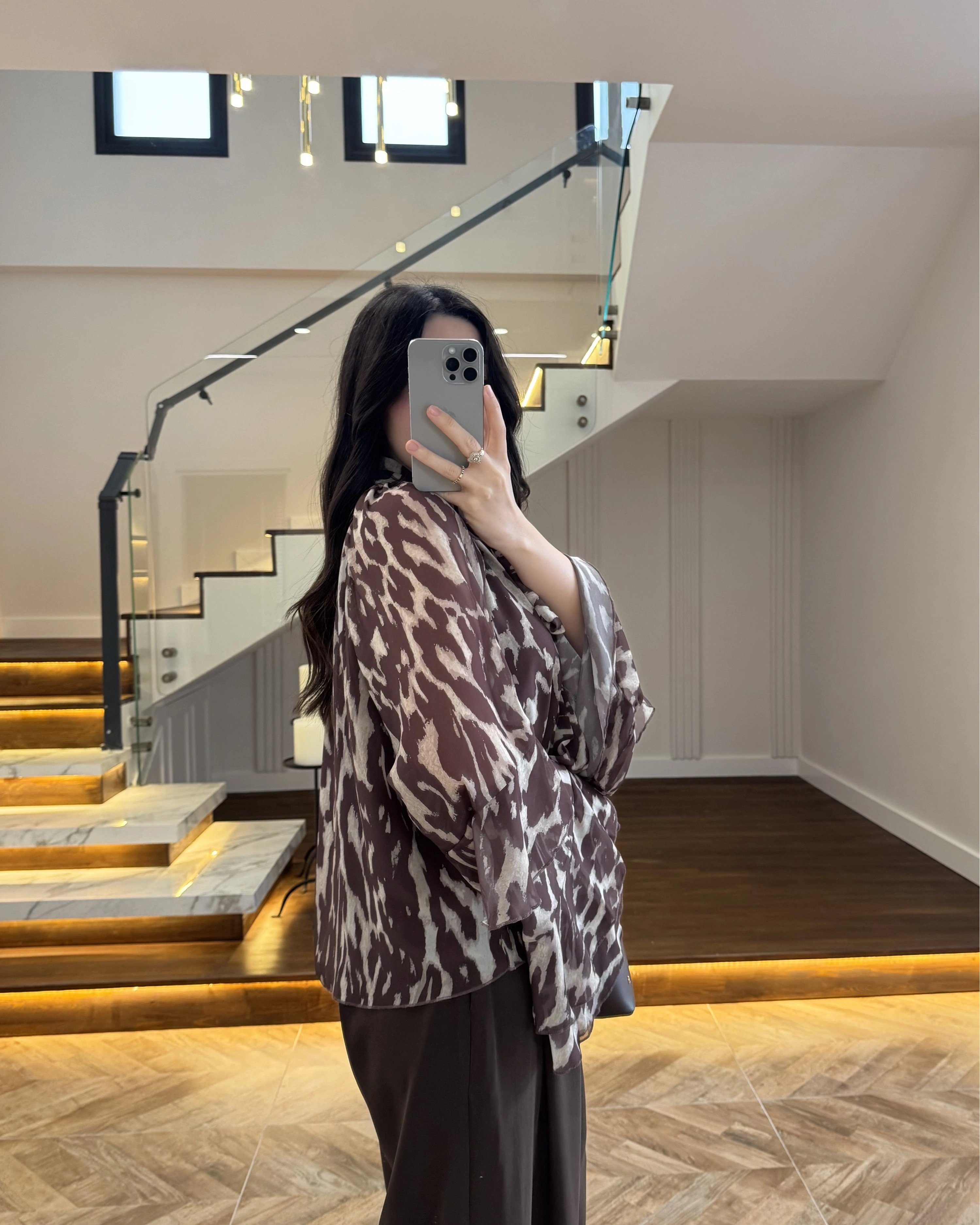 KAHVE DESENLİ SATEN BLUZ -5024