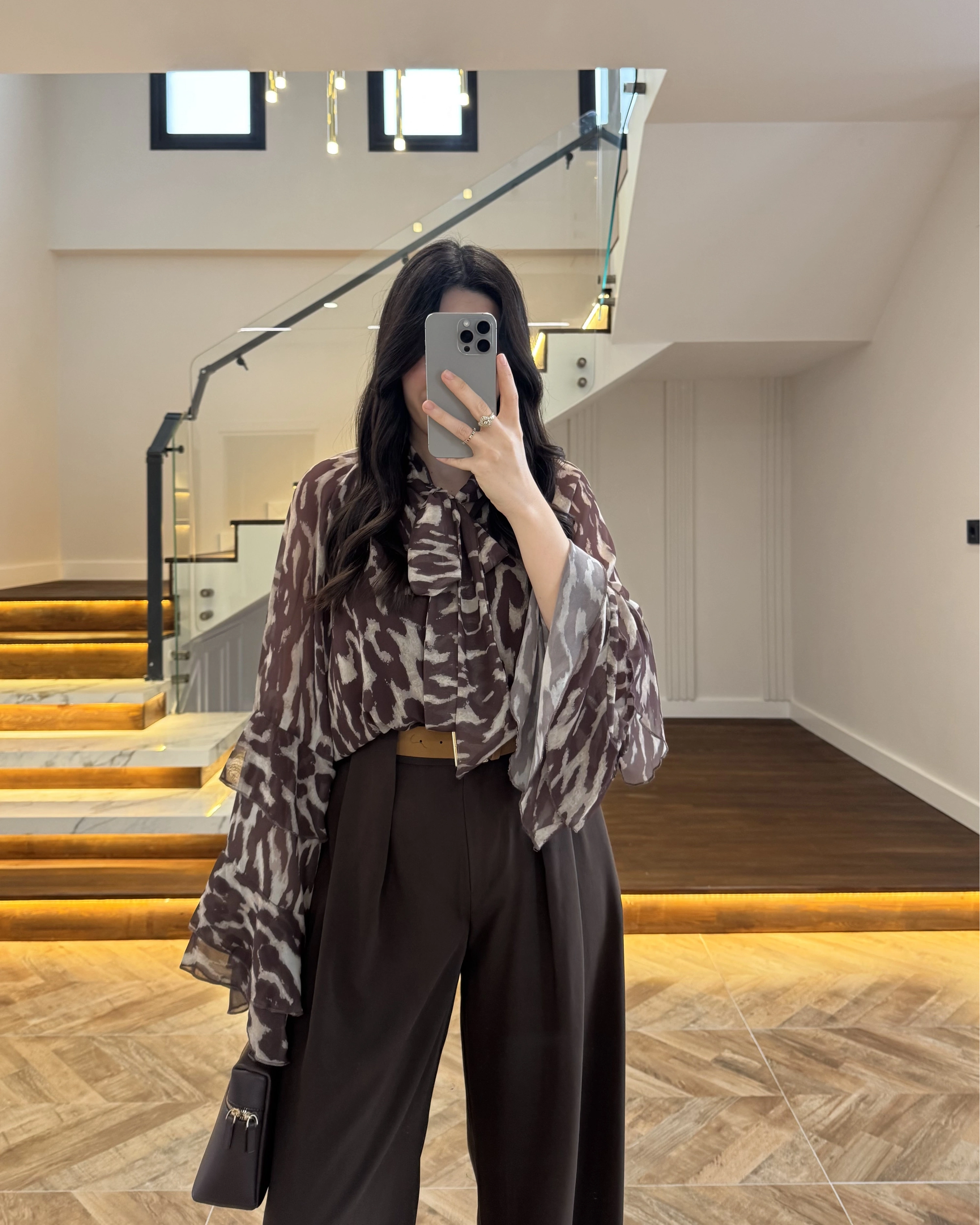 KAHVE DESENLİ SATEN BLUZ -5024