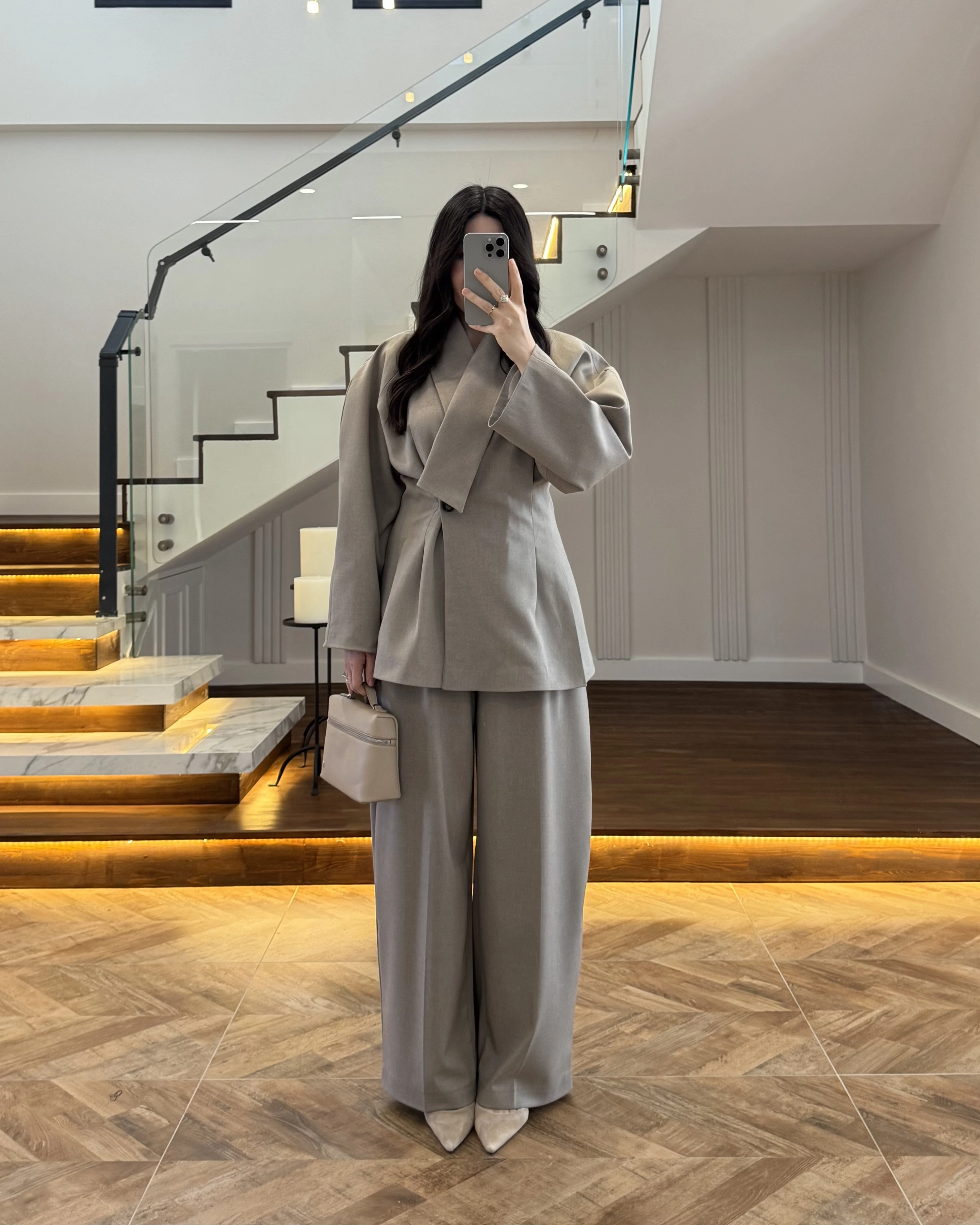 ÇAĞLA YAKA DETAYLI TAKIM- 26-9010