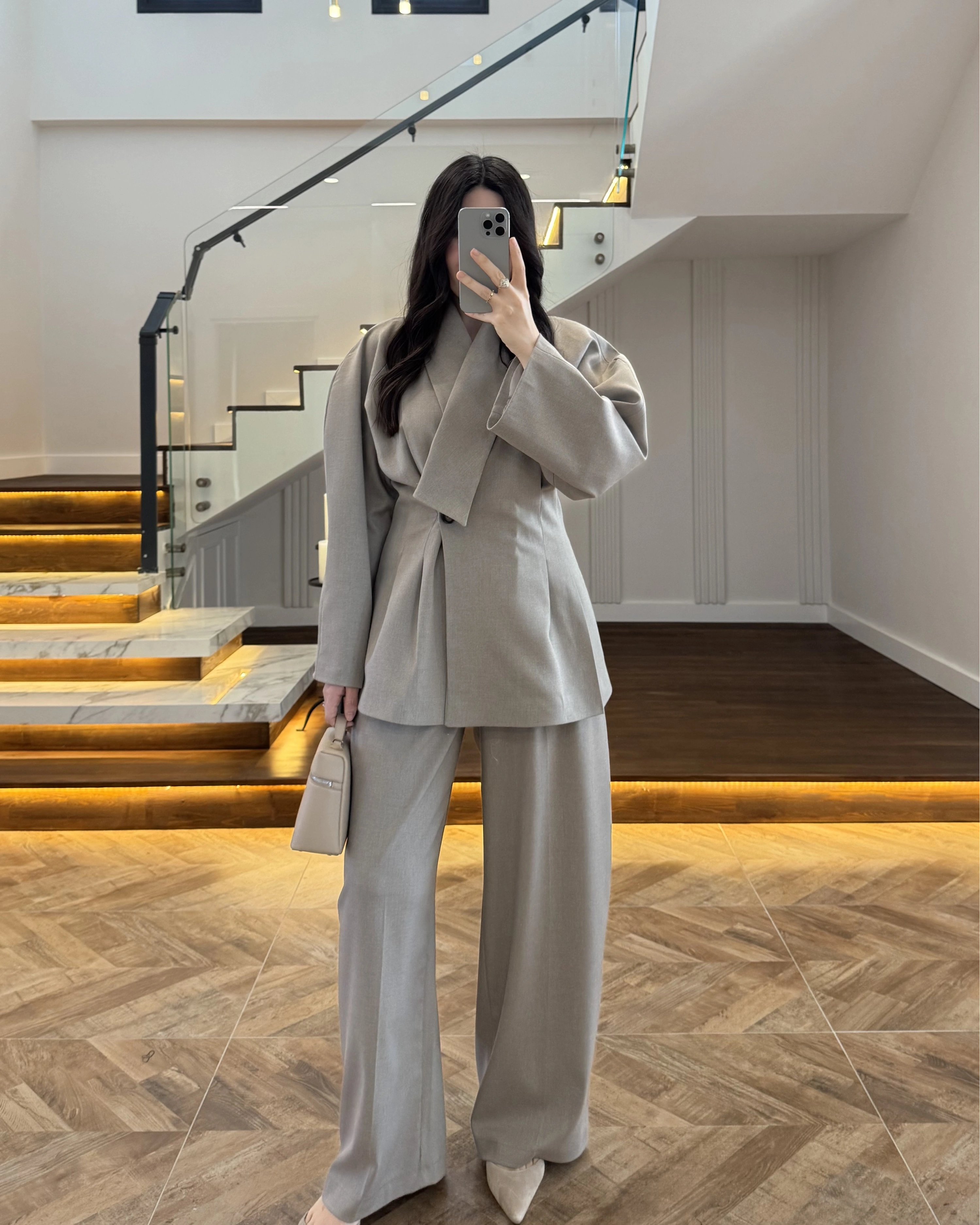 ÇAĞLA YAKA DETAYLI TAKIM- 26-9010